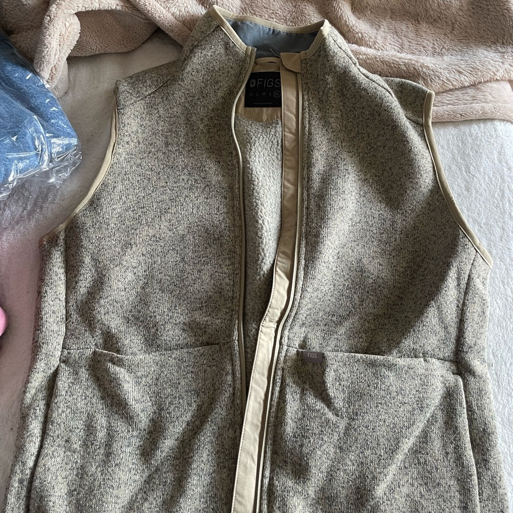 NWT never been worn figs vest oatmeal type color size XL